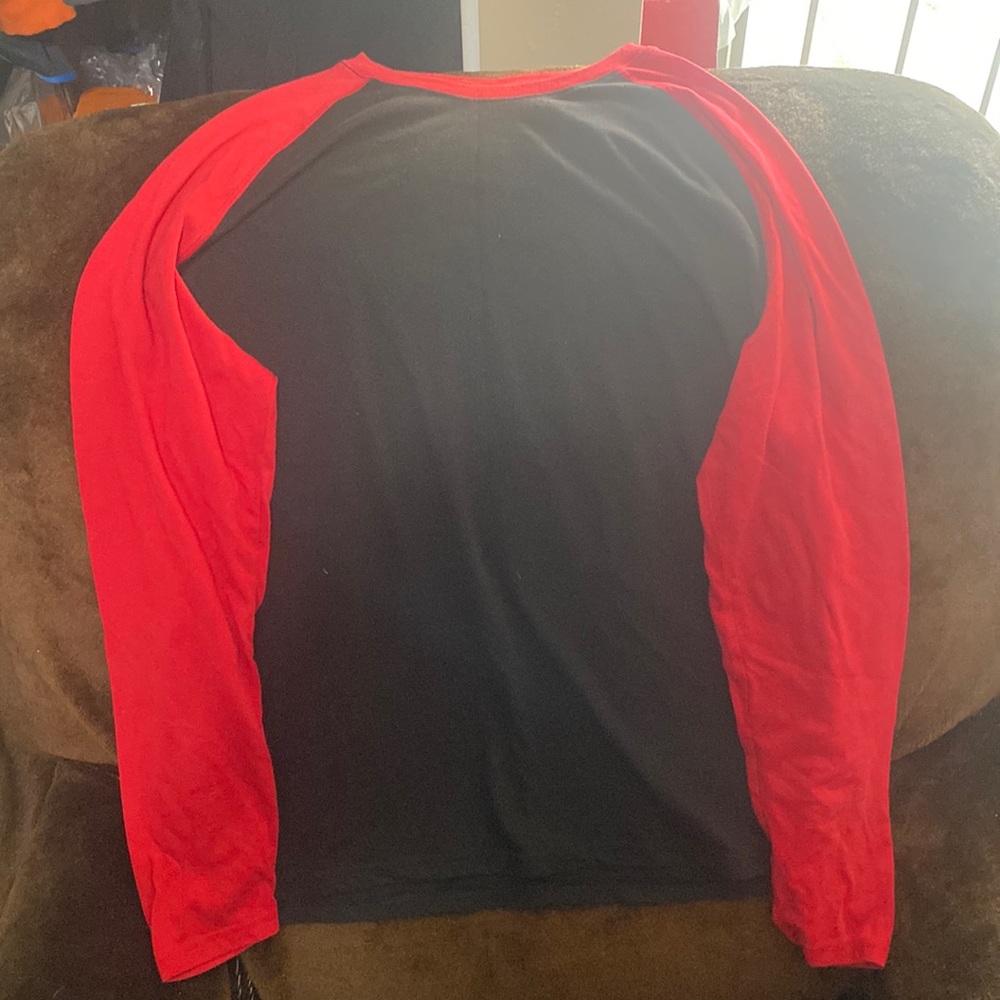 Lrg Black & RedLong Sleeve Baseball Style Tee.